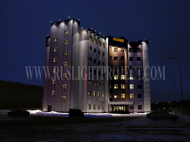 Архитектурное освещение фасада административного здания завода Ruukki Rus металлогалогенными прожекторами.